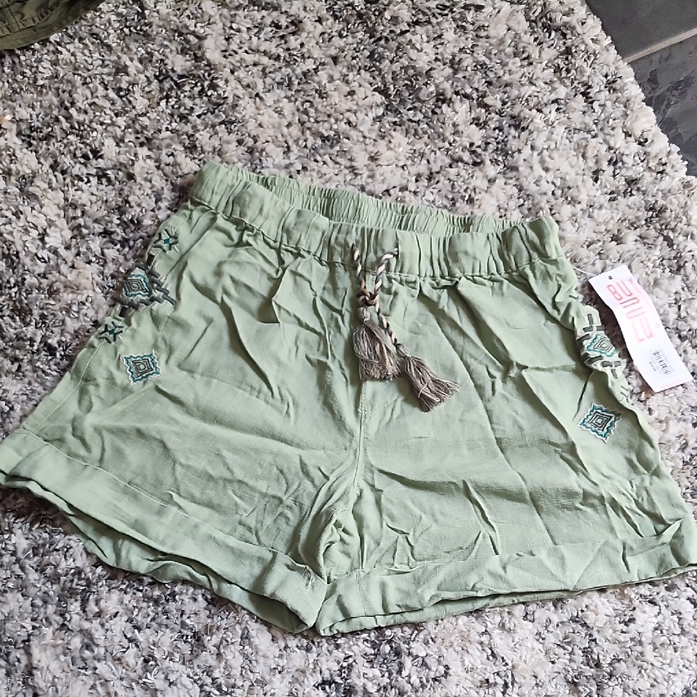 Green Embroidered Women's Shorts